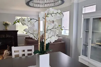 Image de Charming 3-bedroom retreat in the heart of Detroit with fitness area, WiFi, Ac