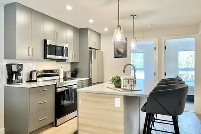 Image de Brand new two mountain view bedrooms Outdoor Heated Swimmin Pool/HotTub/Ac