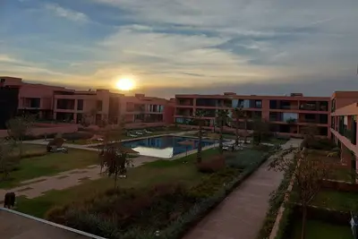 Image de Welcome Home! A Charming 2-bedroom apartment in most luxurious golf residences.