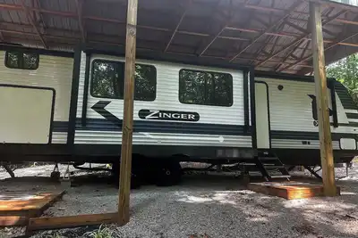 Image de Cozy 2-bedroom Rv 1. 5 miles from Wolf Creek Marina, Lake Cumberland Ky