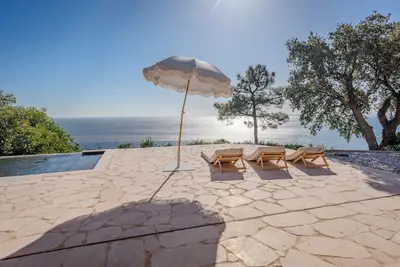 Image de Villa vue mer à 180°, rénovée en 2024, un petit paradis au Rayol Canadel
