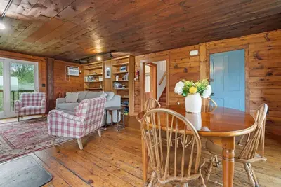 Image de A - Farmhouse Apartment on a Cattle Farm