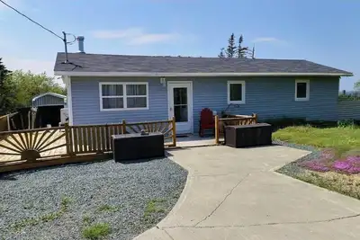 Image de Cozy 2-bedroom bungalow in the country but minutes to the highway! .