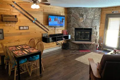 Image de Cozy Condo, 3 beds, 2 baths, kitchen, near Rmnp, Hiking, Golf, Skiing and More!