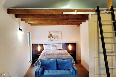 Image de Cozy, quiet studio with Ac, heat, laundry and WiFi in lovely Noble