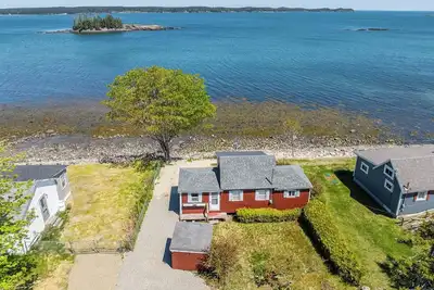 Image de Ruby Cottage on the shores of Sandy River Beach