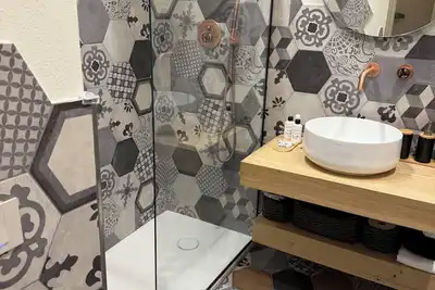 Image de An exclusive room in the center of Alassio and a stone's throw from the beach