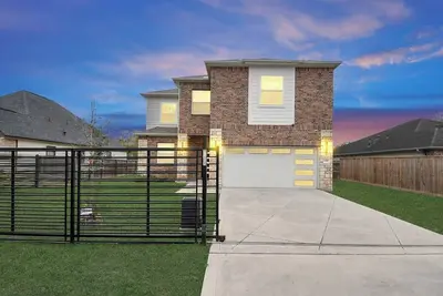 Image de Mount Melanin | Sleeps 17 | 4 Bd 3. 5 Ba | Near Nrg