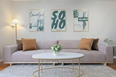 Image de Cozy retreat with complimentary parking and arcade game room! Minutes to Nyc