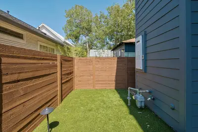 Image de Sauna, Cold plunge, Gym Equip. , Close to Downtwn, Awesome Kitchen, Lots of Space