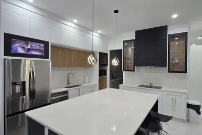 Image de New Home away from home in the heart of surrey.