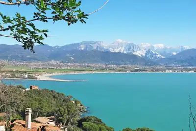 Image de Appartement dans une maison de vacances avec Wifi, Tv, terrasse, animaux admis, près de La Spezia