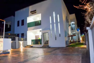 Image de Waldam Castle is a 2 unit of 3 bedroom all ensuite, with modern facilities