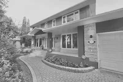 Image de Cheerful Tuxedo House with Hot Tub