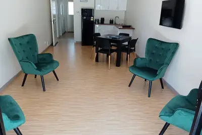 Image de 2 Bedroom Retreat In Inner City Suburb