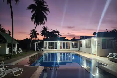 Image de Espectacular Casa con amplios espacios para disfrutar, muy buena ubicación.