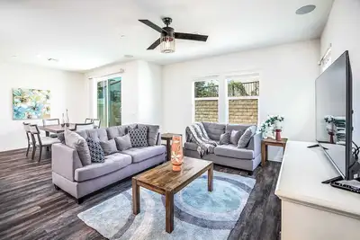 Image de Modern 4br｜Fenced Yard｜Office Space｜Relaxing Outdoor Area｜Park Nearby#41279