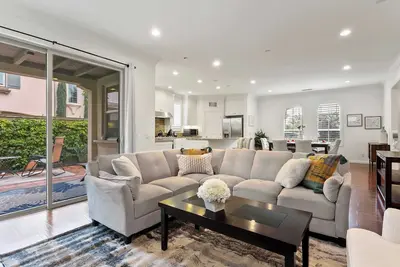 Image de Experience Serene Summer Vibes at Hanging Garden Retreat #110