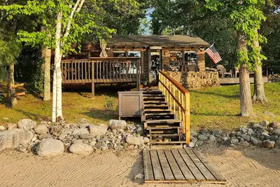 Image de Private lake cabin. WiFi, Beach, Pontoon Rental. Booking for summer of 26!
