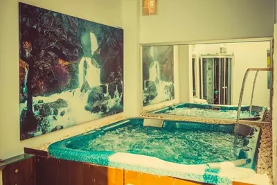 Image de Maison avec patio privé pour 17 personnes avec jacuzzi