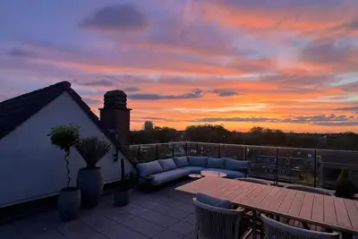 Image de Penthouse with 360 terrace in the centre of Kortrijk! Free private parking!