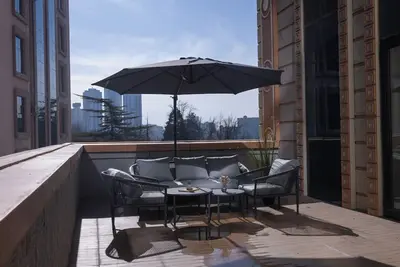 Image de Modern Luxe Retreat: City-Centre Living with Stunning Panoramic Deck Views
