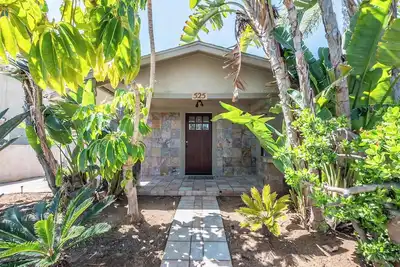 Image de *Walk to the Beach! * | Vintage Beach Bungalow