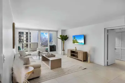 Image de Downtown Bayfront Apt | Private Balcony | StayCozy