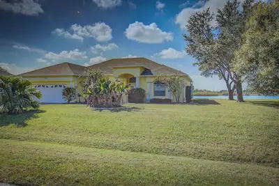 Image de Total Retreat-4 Bed Rooms, 3 bathrooms, Awesome Lake View, near Beaches/Shopping