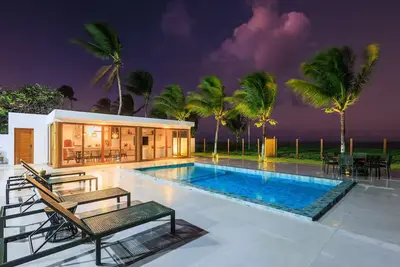 Image de Mansion on the Pe/Al border