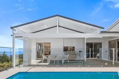 Image de Vista Port Stephens - Luxurious Coastal Retreat with Heated Pool.