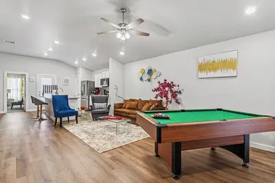 Image de Pet-Friendly & Spacious South Lubbock 3 Bed 2 Bath1 King 2 Queen Near Texas Tech