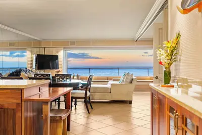 Image de Hale Kaimana by Gather: Lux Gold Coast Condo w/ Ocean Views & Beach Access