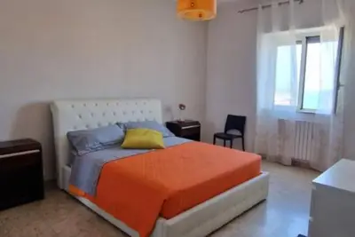 Cozy apartment, 5 minutes from the historic center with sea and Etna views.