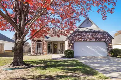 Image de Charming Re-Designed South Tulsa Retreat Offers A Tranquil Stay!