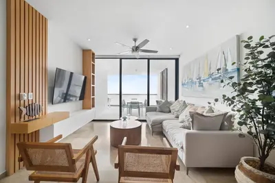 Image de Spacious 4-bedroom beach condo with a gorgeous ocean view [wifi + fitness area]