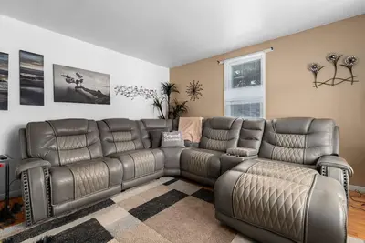 Image de House blocks from the Fox River with access to Lake Winnebago. Easy I41 access.