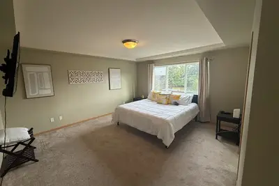Image de 4bd 2. 5 ba/4King Beds/ W/D/ Fenced Yard/ 24hr Security