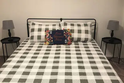 Image de Near Lazy E! ! ! Charming 3-bedroom country home between Edmond and Guthrie Ok.