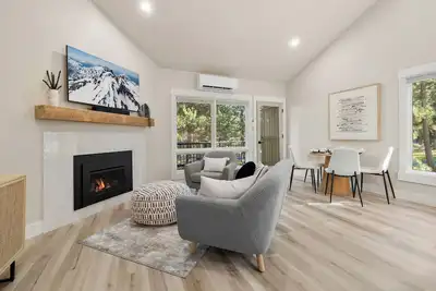 Image de Wanderlust Condo Bend - Mt Bachelor Village - Brand New