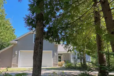 Image de Peaceful home within minutes of Lake Michigan