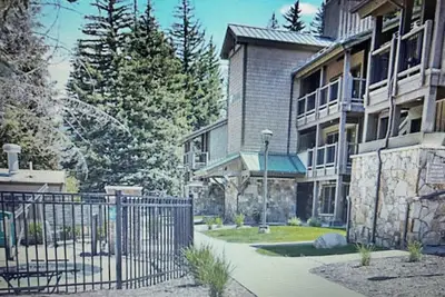 Image de Cozy 1-bedroom condo in Vail with complimentary resort shuttle.