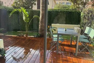 Image de Apparement en plein cœur de Sanary avec terrasse plein Sud! A 300m de la plage!