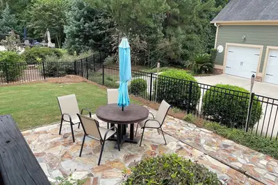 Image de Charming 4 bedroom two story home in a golf course neighborhood.