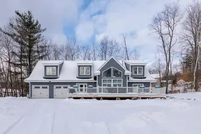 Image de 8 Min to Loon-Hottub-Walk to Downtown-Game Room