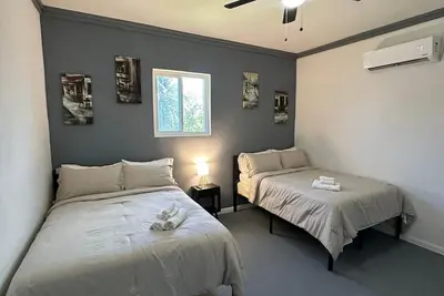 Charming 2-bedroom apartment steps away from the beach in delightful Nassau