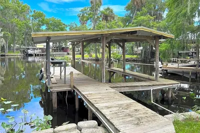 Image de Tranquil 3-bedroom house in Astor with direct St. Johns River access.
