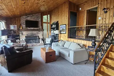 Image de Traditional and Quaint Lake Front Cottage on Lake Rosseau.