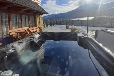 Image de 2-bed Apartment with private jacuzzi and a view