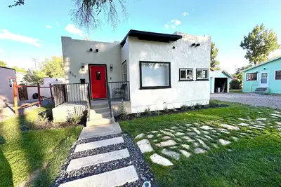 Image de Charming 2-bedroom Adobe with WiFi, Ac in Downtown Montrose